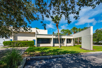 2884 Horseshoe Dr S, Naples, FL en venta Foto del edificio- Imagen 2 de 7