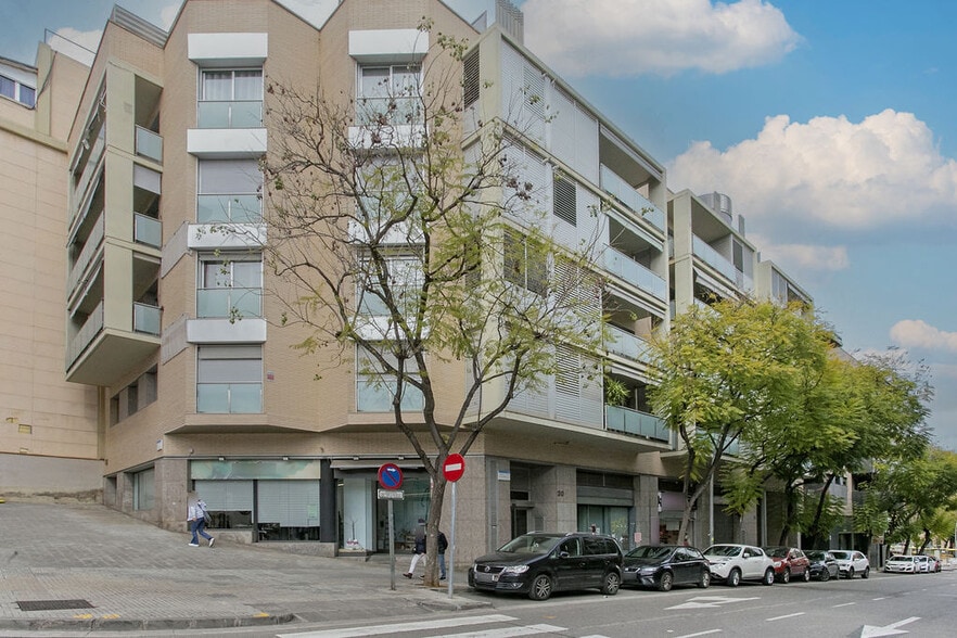Edificio residencial en Sant Boi de Llobregat, Barcelona en venta - Foto del edificio - Imagen 3 de 3