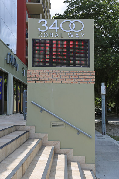 3400 Coral Way, Coral Gables, FL en alquiler - Foto de poste - Imagen 2 de 19