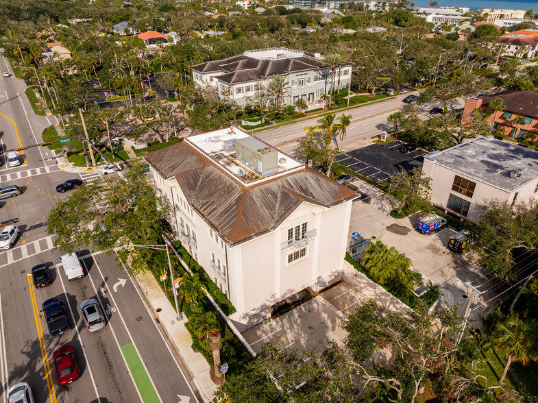 700 Beachland Blvd, Vero Beach, FL en alquiler - Foto del edificio - Imagen 2 de 10