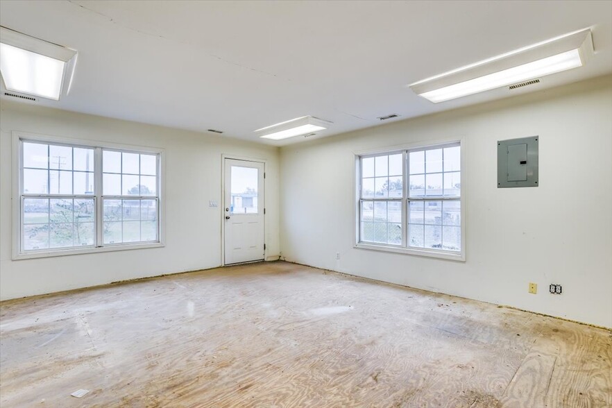 210 W Dean St, Burrton, KS en venta - Foto del edificio - Imagen 2 de 6