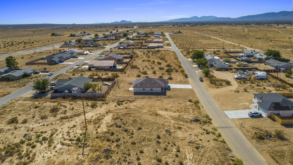 10582 Oleander Ave, California City, CA en venta - Foto del edificio - Imagen 3 de 7