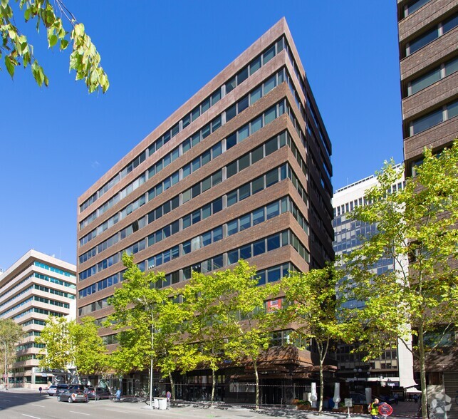 Calle Poeta Joan Maragall, 38, Madrid, Madrid en alquiler - Foto del edificio - Imagen 3 de 3