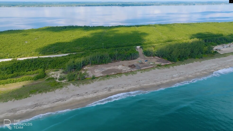 Hutchinson Island Oceanfront Lots cartera de 2 inmuebles en venta en LoopNet.es - Vídeo de anuncio comercial - Imagen 2 de 9