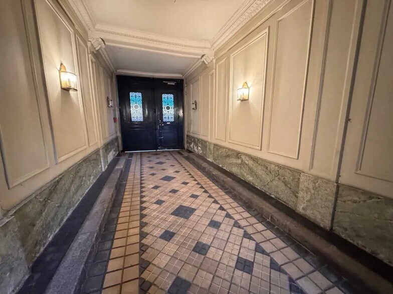 Oficina en Paris en venta - Vestíbulo - Imagen 2 de 4