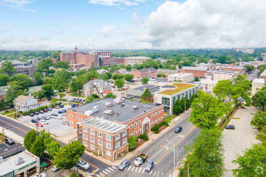 780 W Lancaster Ave, Bryn Mawr, PA en alquiler - Vista aérea - Imagen 2 de 11