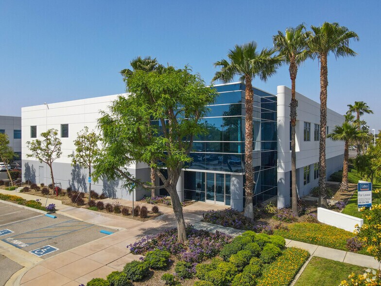 14350 Arminta St, Panorama City, CA en alquiler - Foto del edificio - Imagen 2 de 16