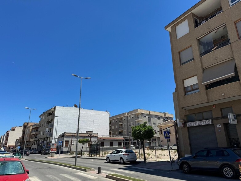 Avinguda General Bañuls, 19, Bigastro, Alicante en venta - Foto del edificio - Imagen 3 de 7