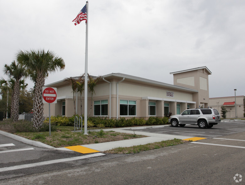 15080 N Cleveland Ave, North Fort Myers, FL en alquiler - Foto del edificio - Imagen 3 de 14