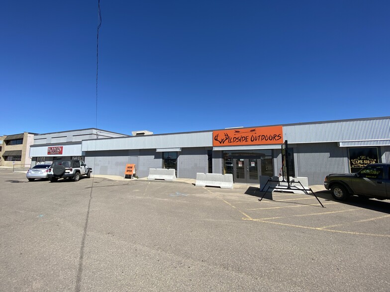 5716 44 St, Lloydminster, AB en alquiler - Foto del edificio - Imagen 2 de 10