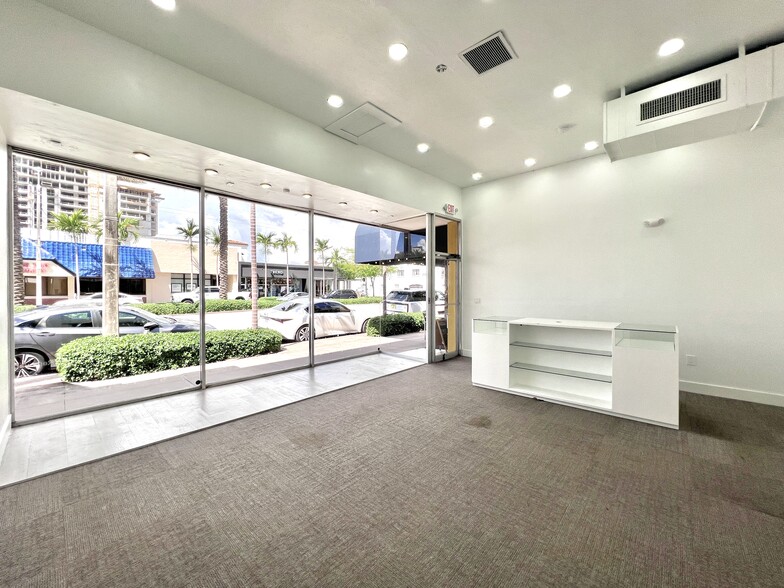 2615 Ponce de Leon Blvd, Coral Gables, FL en alquiler - Foto del edificio - Imagen 3 de 15