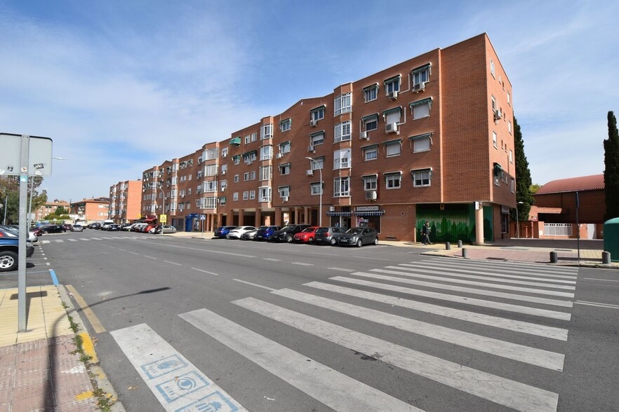 Calle Santa Teresa, Pinto, Madrid en alquiler - Foto del edificio - Imagen 1 de 1