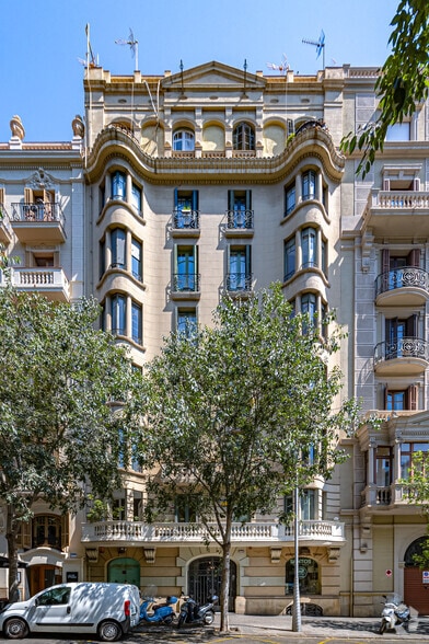 Edificio residencial en Barcelona, Barcelona en venta - Foto principal - Imagen 1 de 1