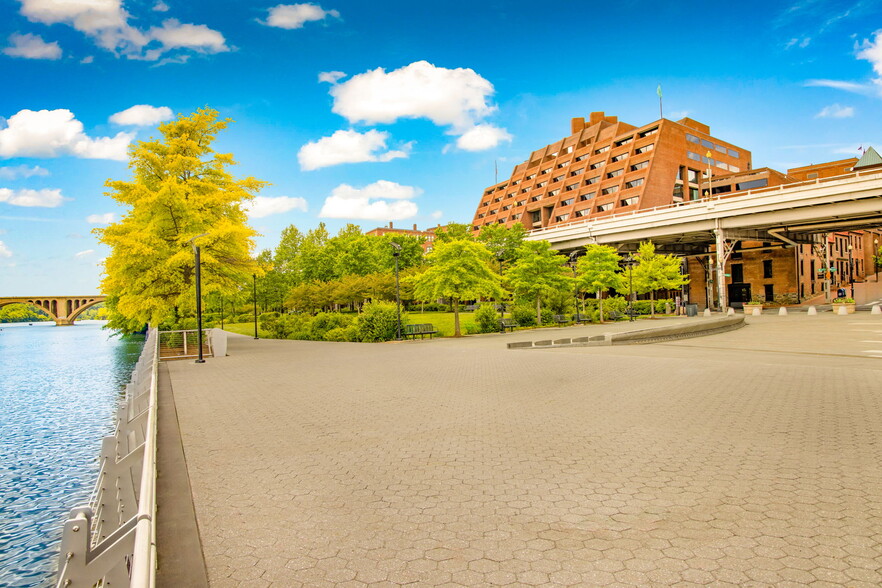 1000-1010 Wisconsin Ave NW, Washington, DC en alquiler - Foto del edificio - Imagen 2 de 14