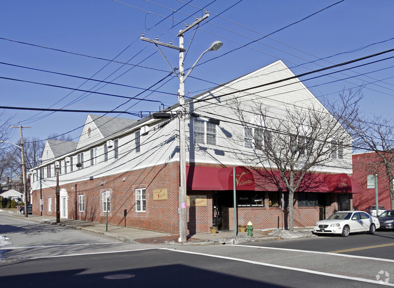 77 Rolfe Sq, Cranston, RI en alquiler - Foto del edificio - Imagen 3 de 7