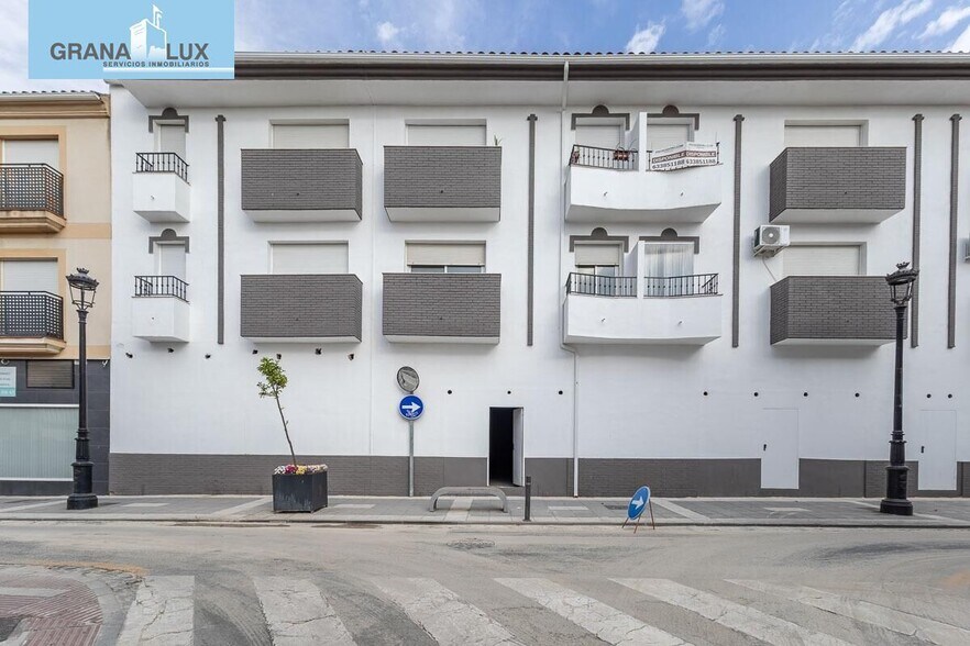 Local en Ogíjares en venta - Foto del edificio - Imagen 2 de 9