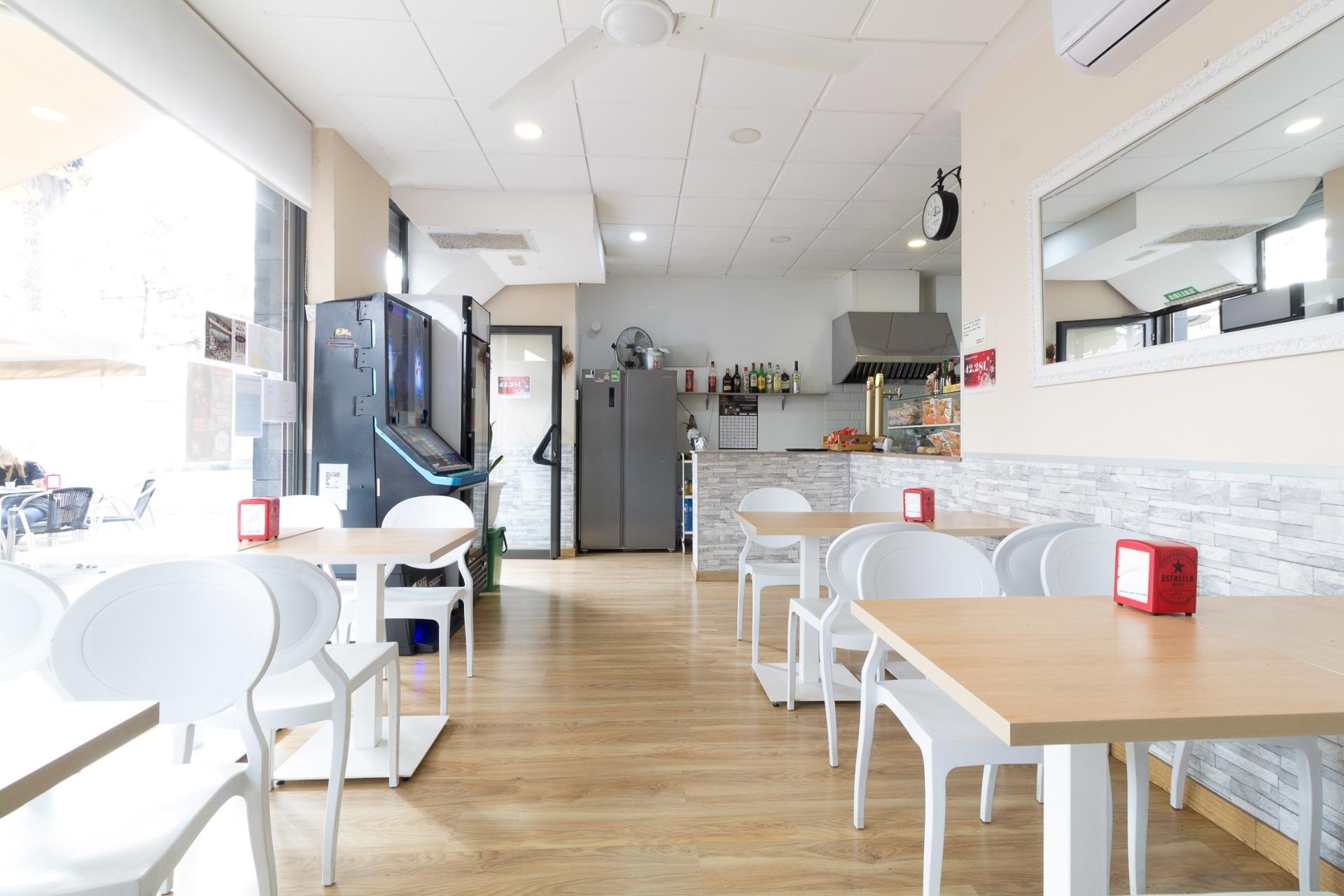 Local en Viladecans, Barcelona en alquiler Foto principal- Imagen 1 de 2