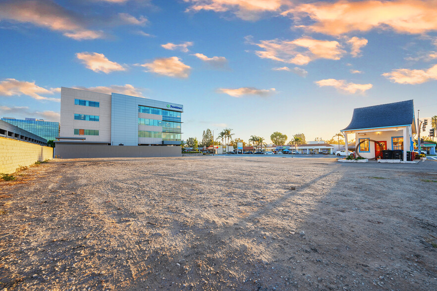 305 S Main St, Orange, CA en alquiler - Foto del edificio - Imagen 3 de 13