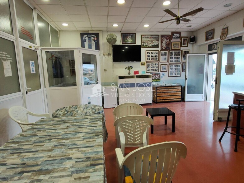 Local en Aspe en venta - Foto del edificio - Imagen 2 de 10