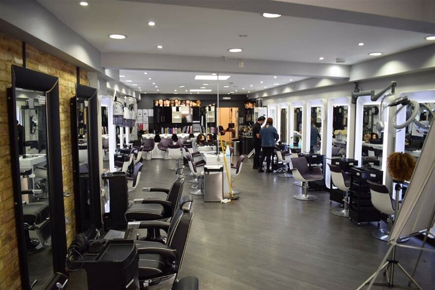 20-22 Forest Rd, Loughton en venta - Foto del edificio - Imagen 2 de 10