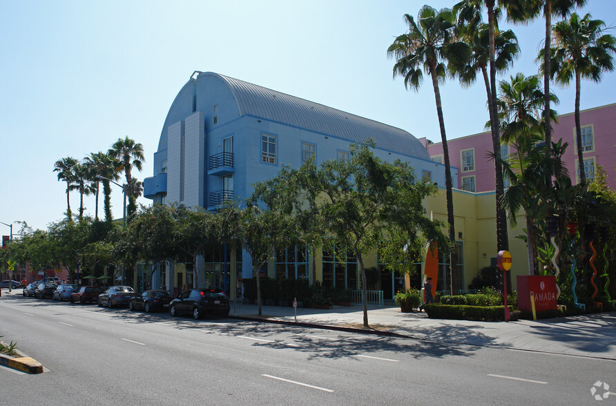 8585-8599 Santa Monica Blvd, West Hollywood, CA en alquiler - Foto del edificio - Imagen 3 de 12