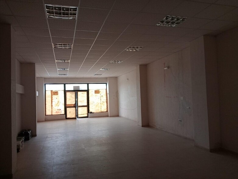 Local en Cáceres en venta - Foto del edificio - Imagen 2 de 6