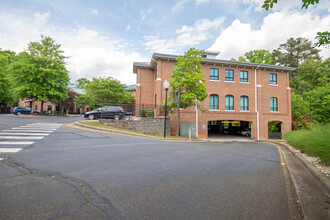 610 Jones Ferry Rd, Carrboro, NC en alquiler Foto del edificio- Imagen 2 de 9