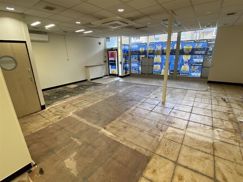 50-50A Queens Rd, Buckhurst Hill en alquiler - Foto del edificio - Imagen 2 de 7