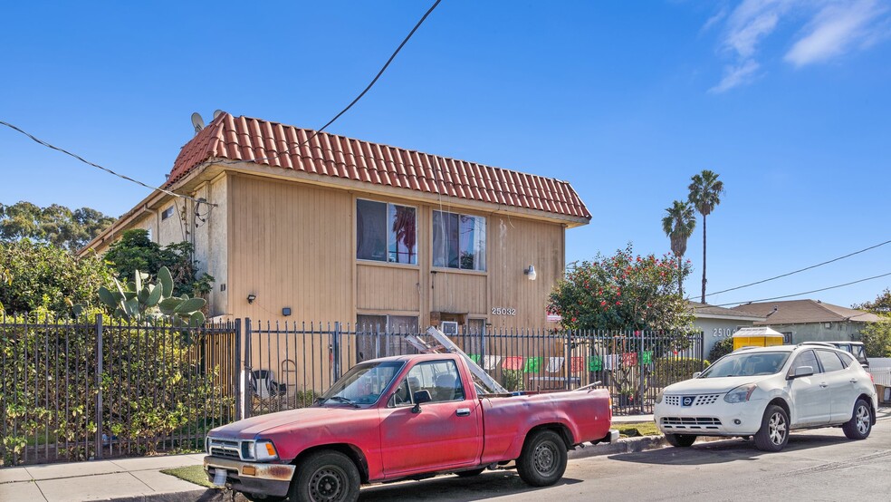 25032 Frampton Ave, Harbor City, CA en venta - Foto del edificio - Imagen 2 de 27