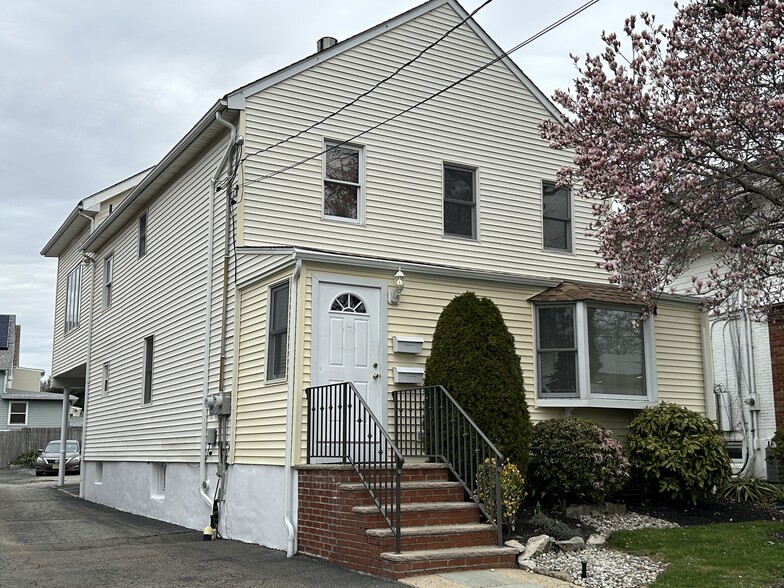 847 King George Rd, Fords, NJ en venta - Foto principal - Imagen 1 de 36