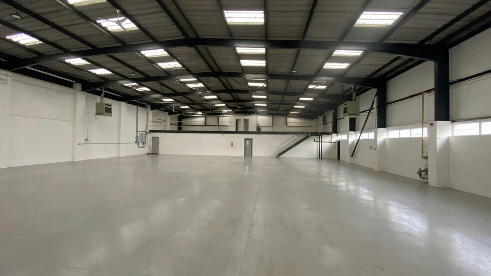 Units 11-14 Colliery Ln, Exhall en alquiler - Foto del edificio - Imagen 2 de 4