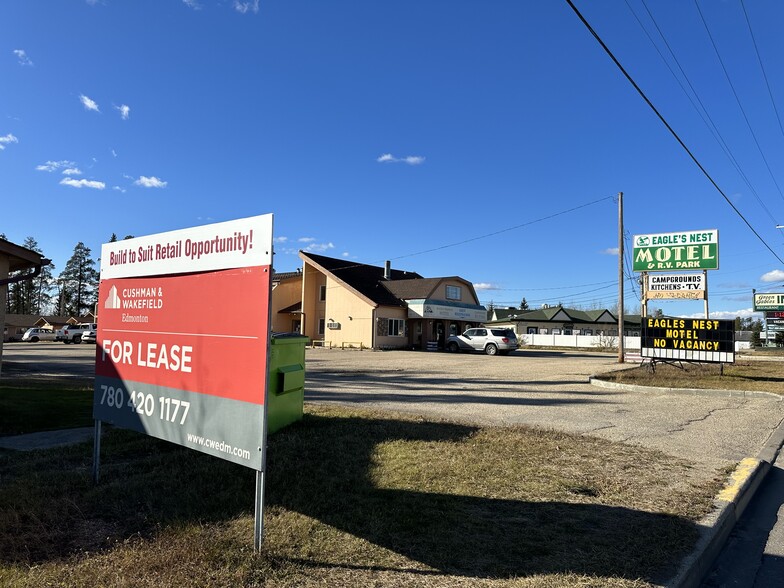 3515 Caxton St, Whitecourt, AB en alquiler - Foto del edificio - Imagen 1 de 4