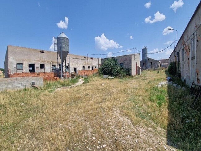 Más detalles de Calle Salinera, 51, Escarabajosa de Cabezas - Nave en venta