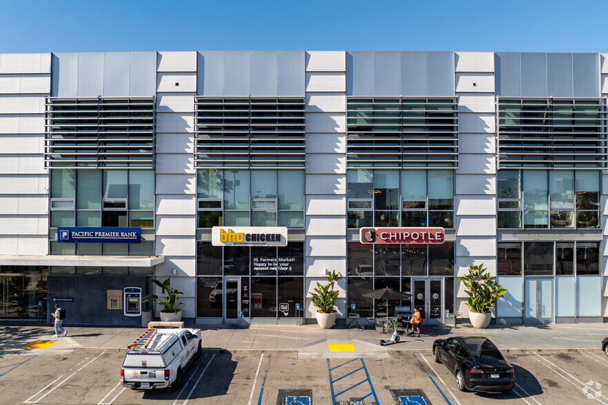 110 S Fairfax Ave, Los Angeles, CA en alquiler - Foto del edificio - Imagen 3 de 37