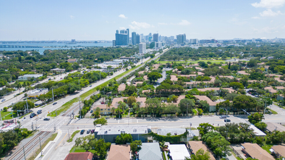 375 NE 54th St, Miami, FL en alquiler - Foto del edificio - Imagen 3 de 7