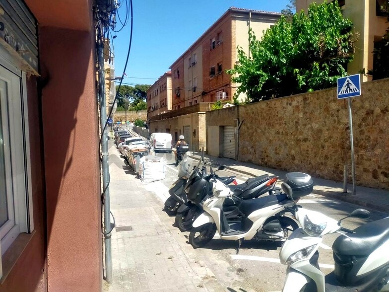Edificio residencial en Barcelona, Barcelona en venta - Foto del edificio - Imagen 2 de 4