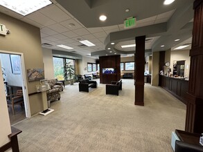 463 Tremont St W, Port Orchard, WA en alquiler Lobby- Imagen 2 de 8