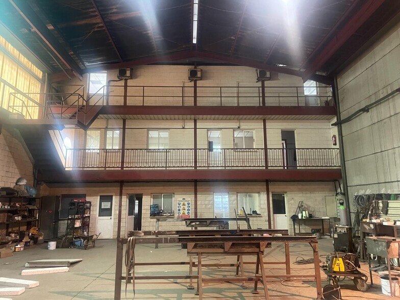 Nave en SEVILLA, Sevilla en venta - Foto del edificio - Imagen 3 de 26