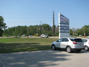 3600 Velp Ave, Howard, WI en alquiler Foto del edificio- Imagen 2 de 31