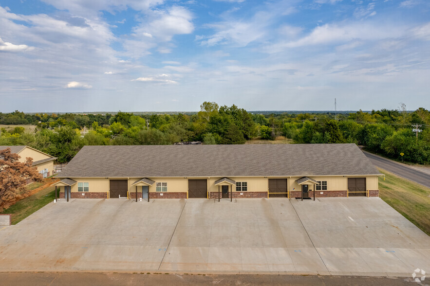 6932 Highwater Cir, Edmond, OK en alquiler - Foto del edificio - Imagen 1 de 4