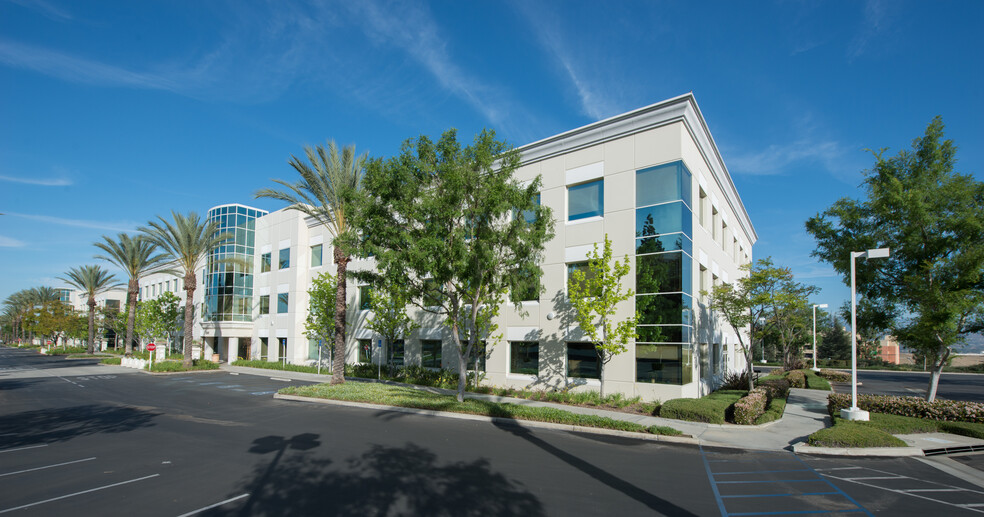 21688 Gateway Center Dr, Diamond Bar, CA en alquiler - Foto del edificio - Imagen 3 de 25