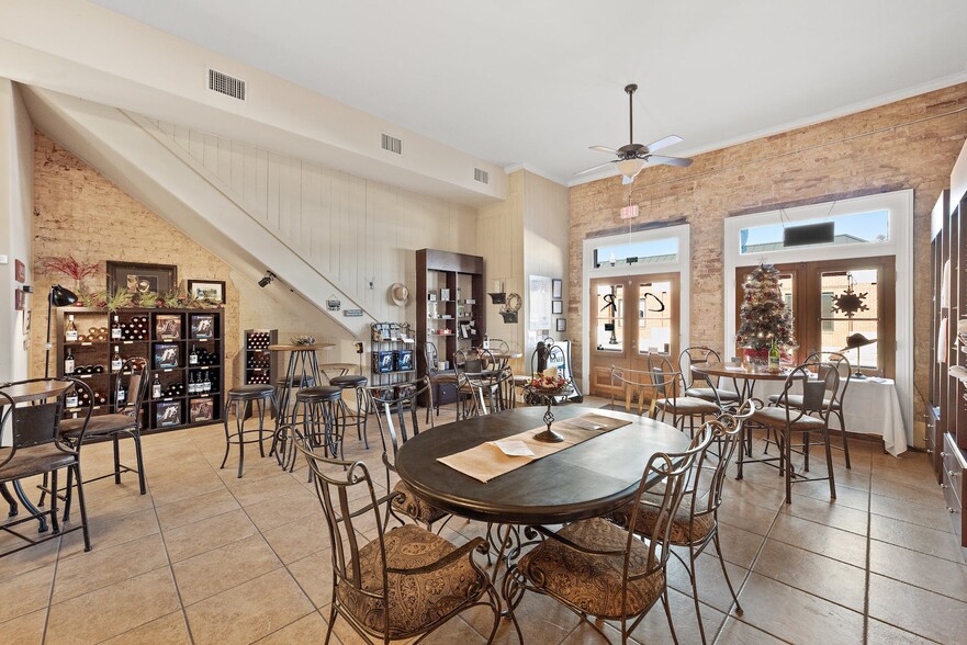 709 Chestnut St, Bastrop, TX en venta - Foto del edificio - Imagen 2 de 31