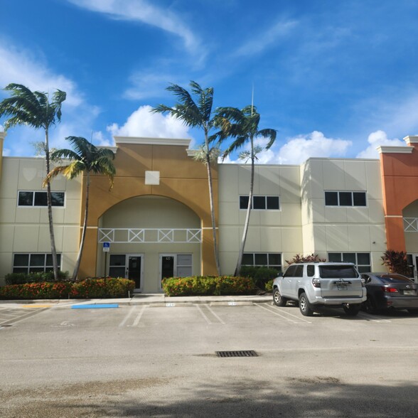 11231 NW 20th St, Miami, FL en alquiler - Foto del edificio - Imagen 3 de 41