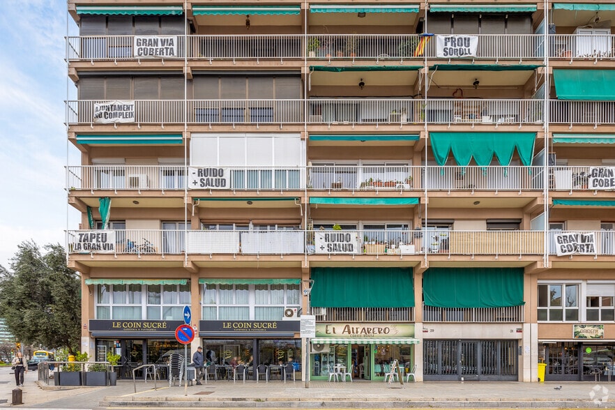Local en L'Hospitalet de Llobregat, Barcelona en alquiler - Foto del edificio - Imagen 2 de 3