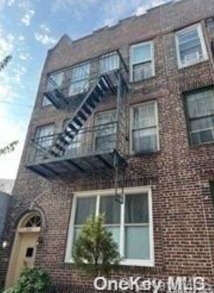 240 Powers St, Brooklyn, NY en venta - Foto del edificio - Imagen 2 de 10