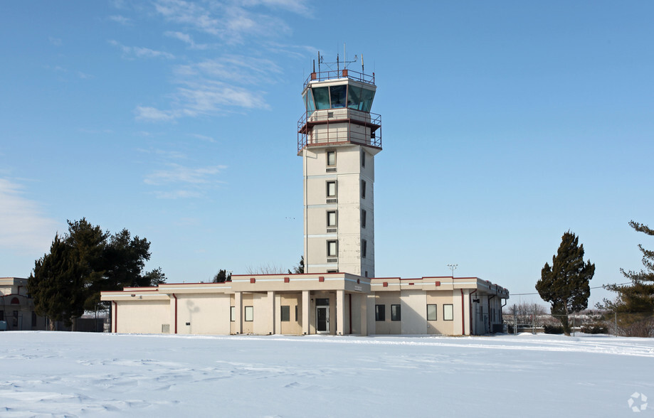 15450 Hangar Rd, Kansas City, MO en alquiler - Foto del edificio - Imagen 1 de 4