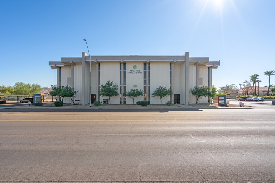 2525 W Greenway Rd, Phoenix, AZ en alquiler - Foto del edificio - Imagen 1 de 8