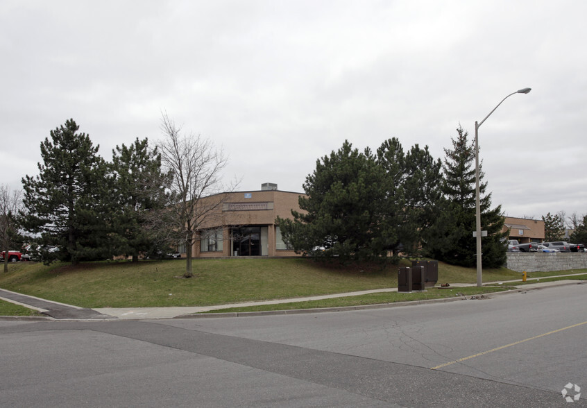 27 Casebridge Ct, Toronto, ON en alquiler - Foto del edificio - Imagen 3 de 9