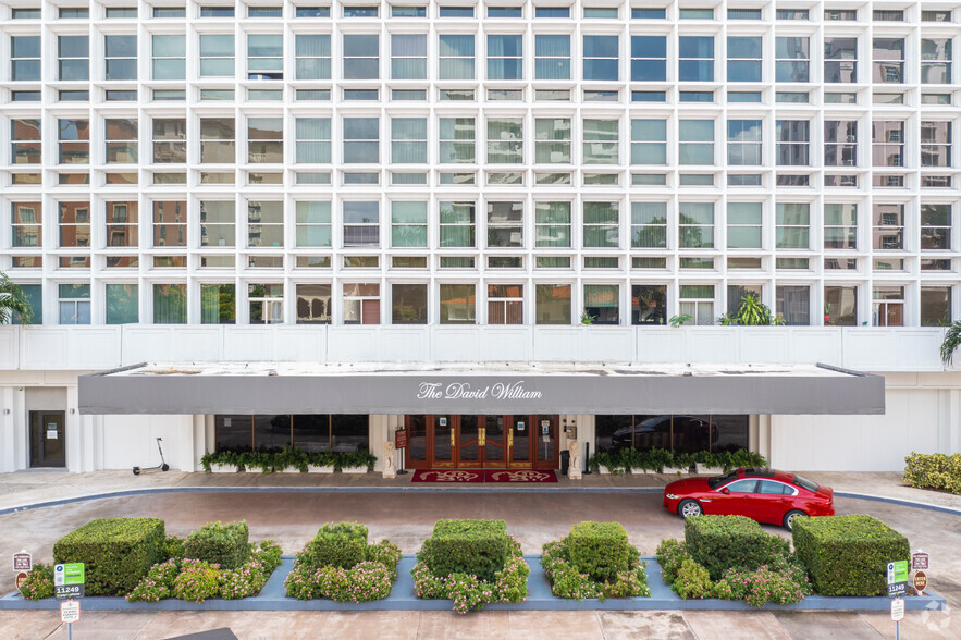 700 Biltmore Way, Coral Gables, FL en venta - Foto del edificio - Imagen 2 de 11