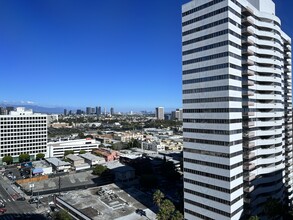 11755 Wilshire Blvd, Los Angeles, CA en alquiler Foto del edificio- Imagen 2 de 2